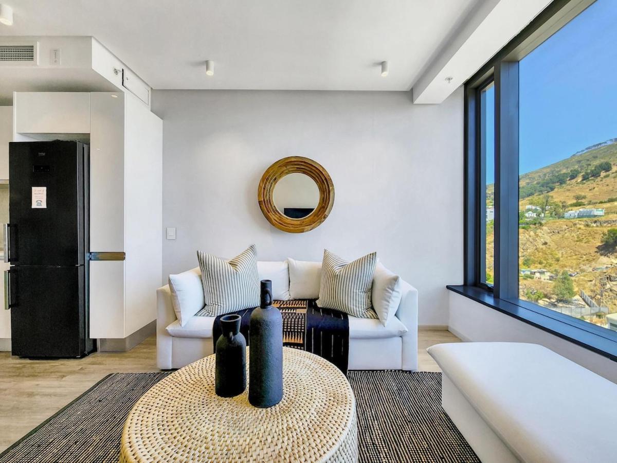 Apartment Meticulous On Strand Street,ocean Views Cape Town