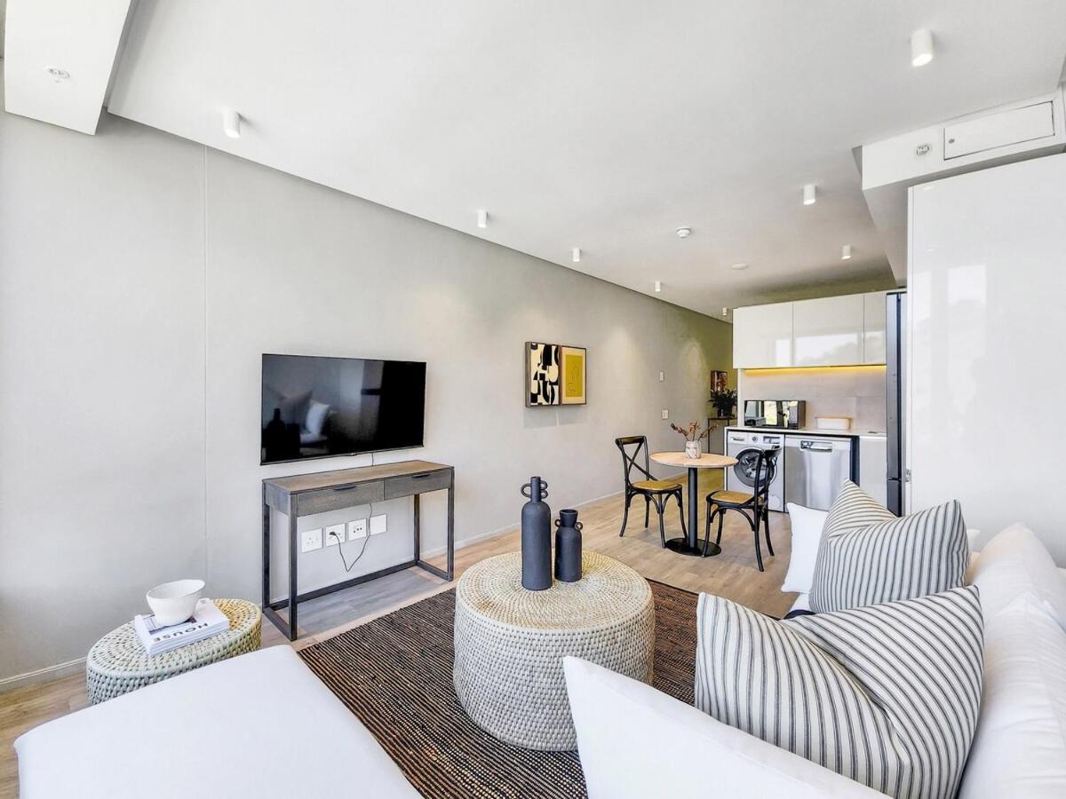 Meticulous On Strand Street,ocean Views Cape Town