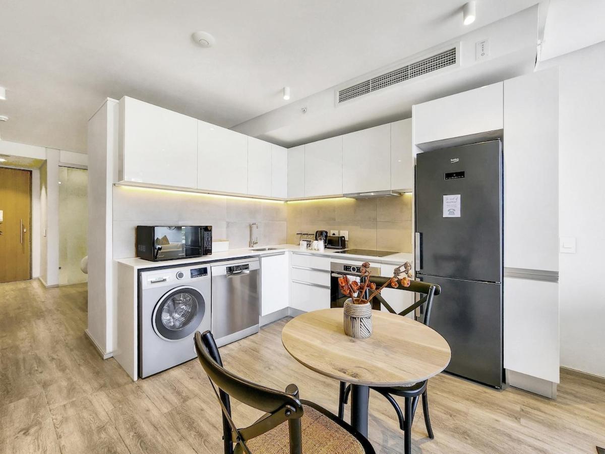 Meticulous On Strand Street,ocean Views * Cape Town