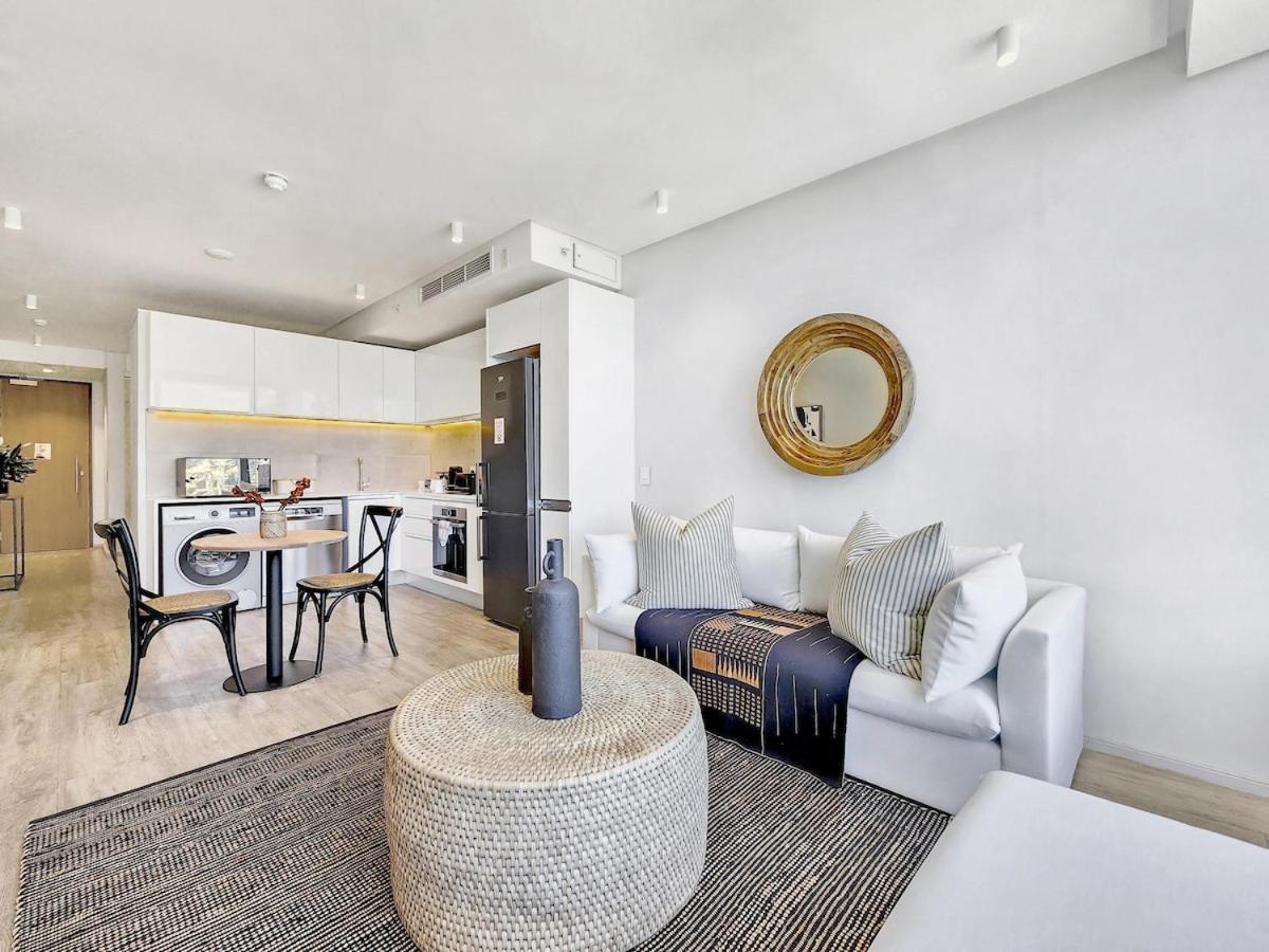 Apartment Meticulous On Strand Street,ocean Views Cape Town