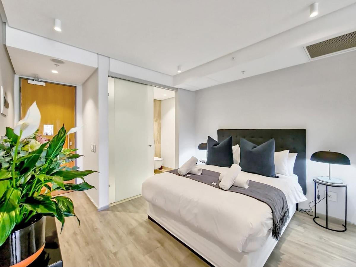 Apartment Meticulous On Strand Street,ocean Views Cape Town