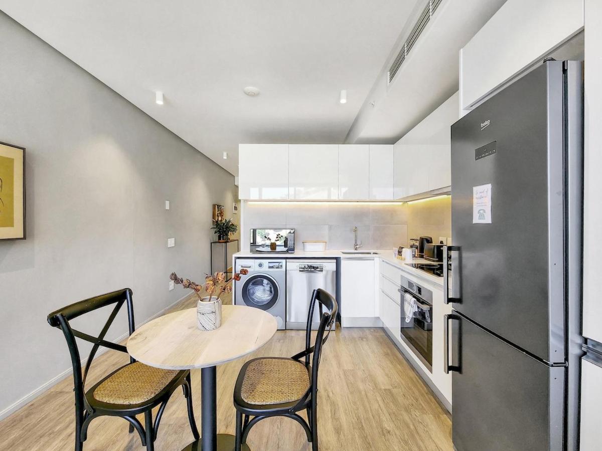 Meticulous On Strand Street,ocean Views * Cape Town