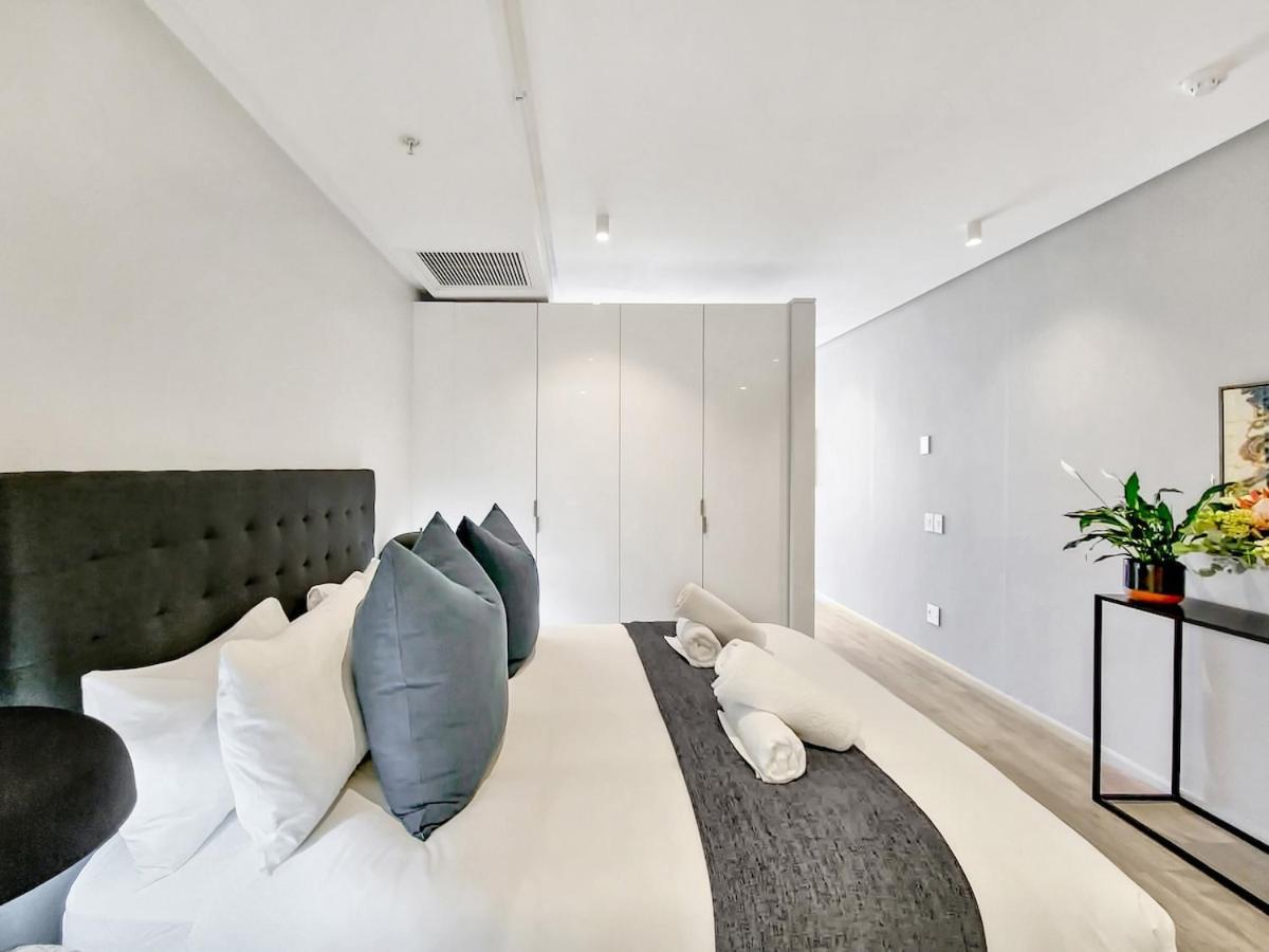 Meticulous On Strand Street,ocean Views Cape Town